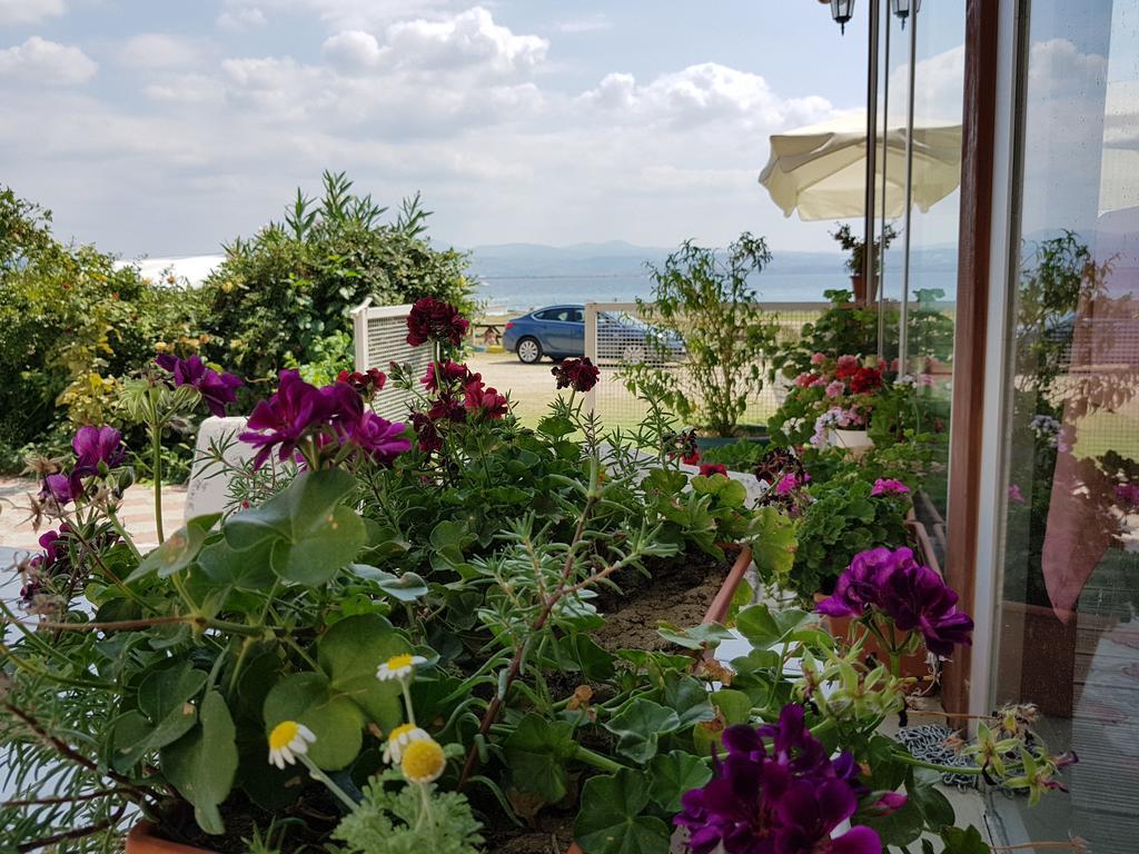 Flora Hotel Burhanli Exterior foto